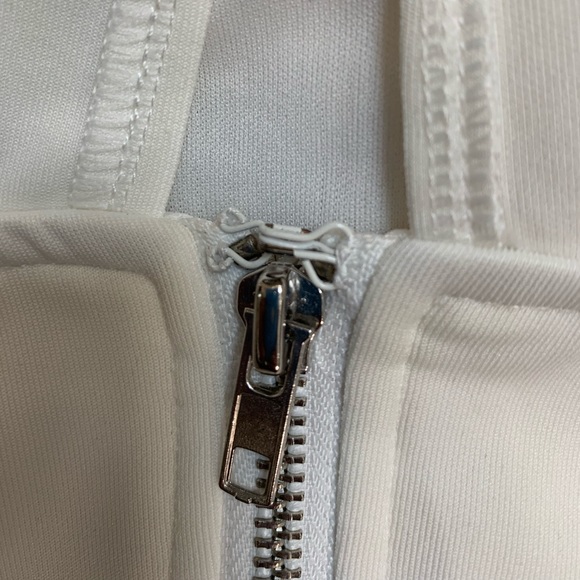 White ruffle crop top - Picture 8 of 10